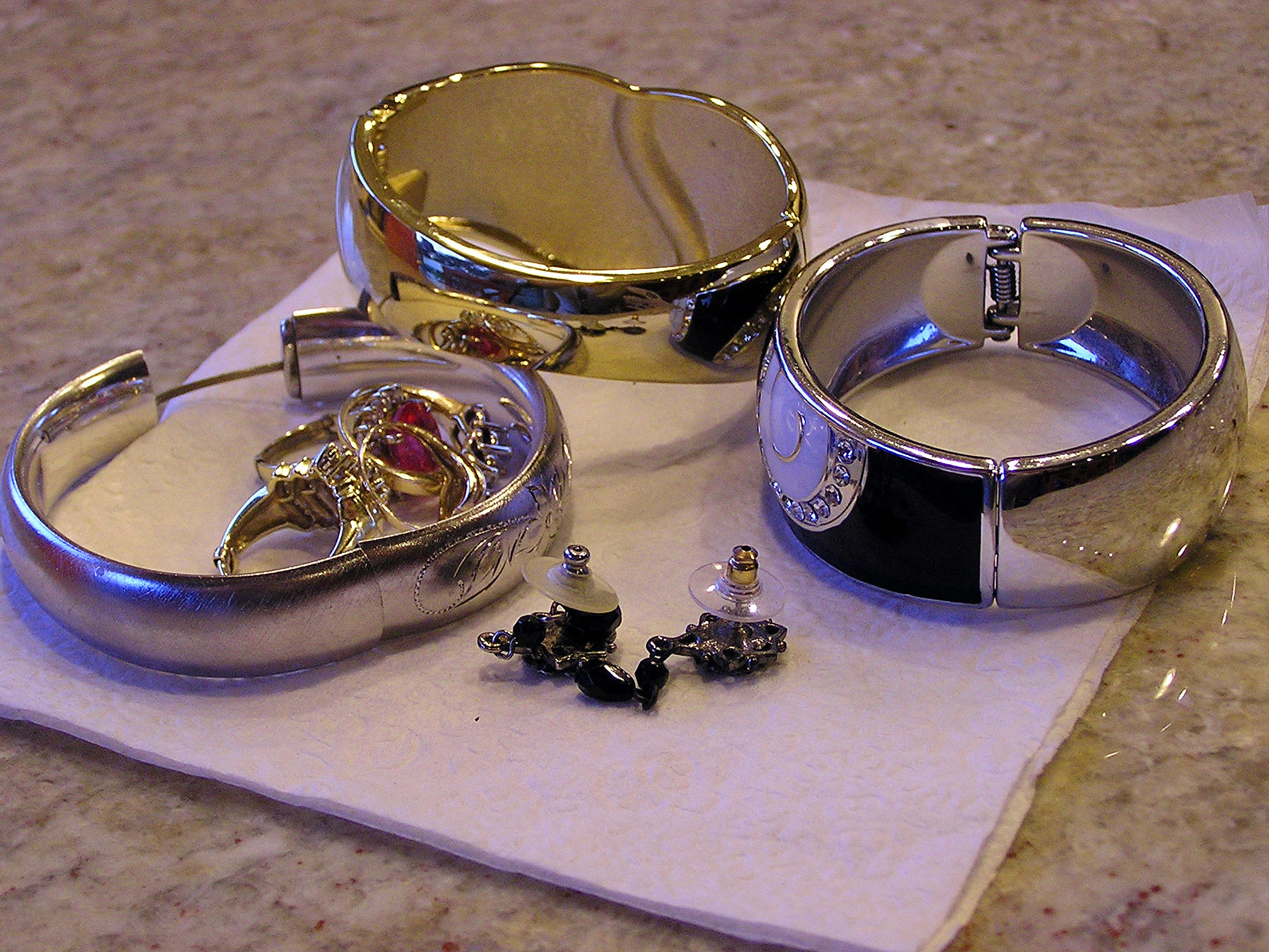 Як почистити прикраси?