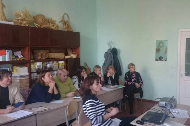 Керівників гуртків у Ковелі ознайомили з креативними техніками та формами роботи