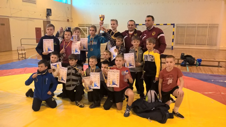 У скарбничку юних ковельських борців додалось по три золотих, срібних та шість бронзових нагород