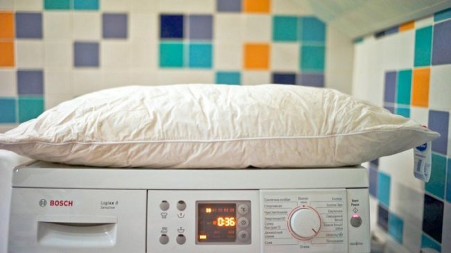 Кілька порад, як прати подушку в домашніх умовах