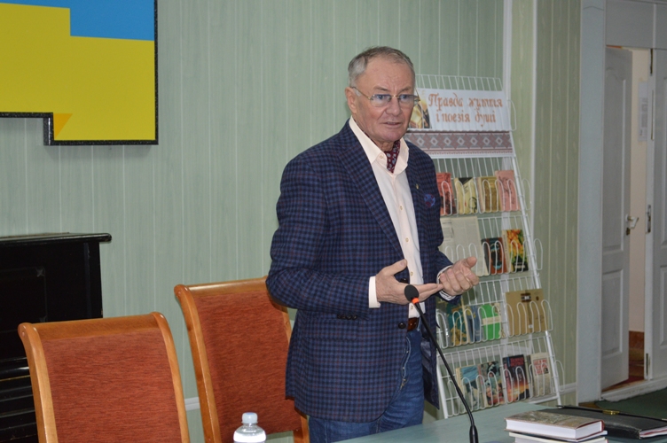 Ковельчани зустрілися з відомим українським письменником, публіцистом Володимиром Яворівським