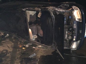 Авто перекинулось на бік: на Волині водій «під мухою», тікаючи від копів, потрапив в аварію