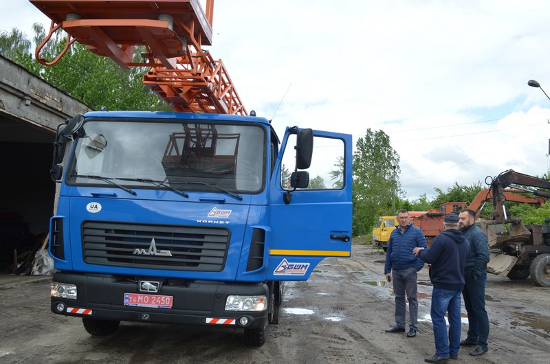 У Ковелі для комунального підприємства “Добробут” придбано новий автопідйомник