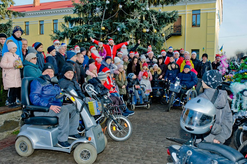 Кілька десятків мотоциклістів з Ковеля, Володимира-Волинського та Нововолинська долучились до благодійної акції “Миколай на байку”