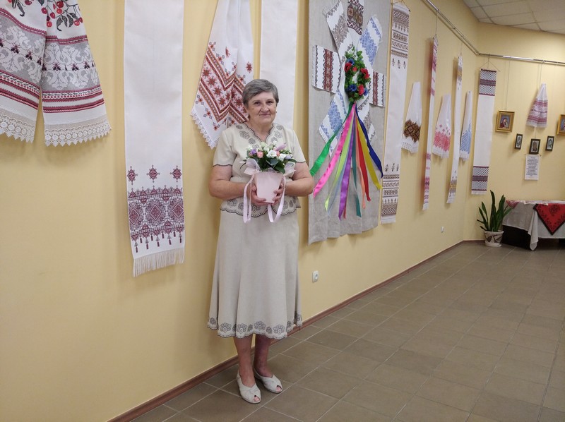 Запрошуємо на персональну виставку ковельчанки Ніни Габрилевич «На білих крилах рушників»