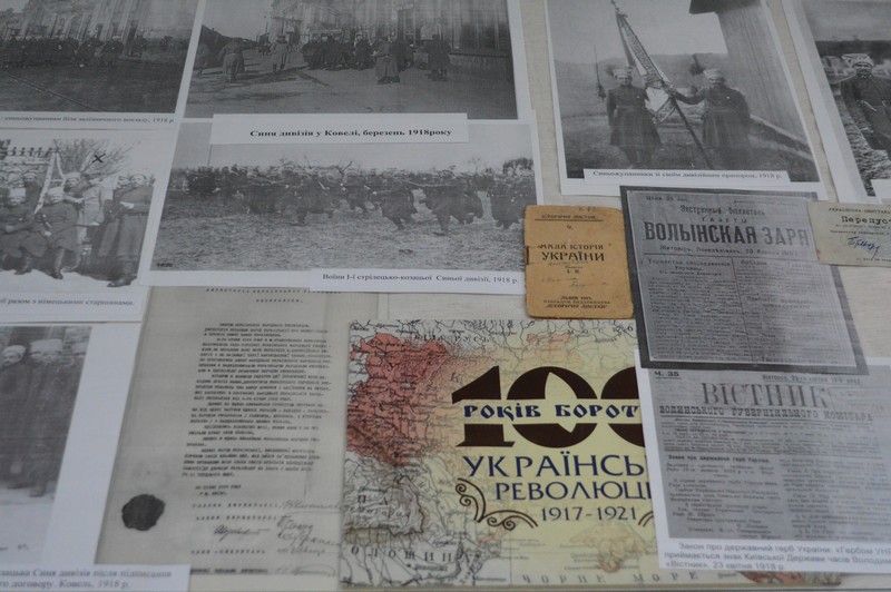 У Ковельському історичному музеї до Дня Соборності представлено тематичні матеріали про діяльність Синьожупанної дивізії