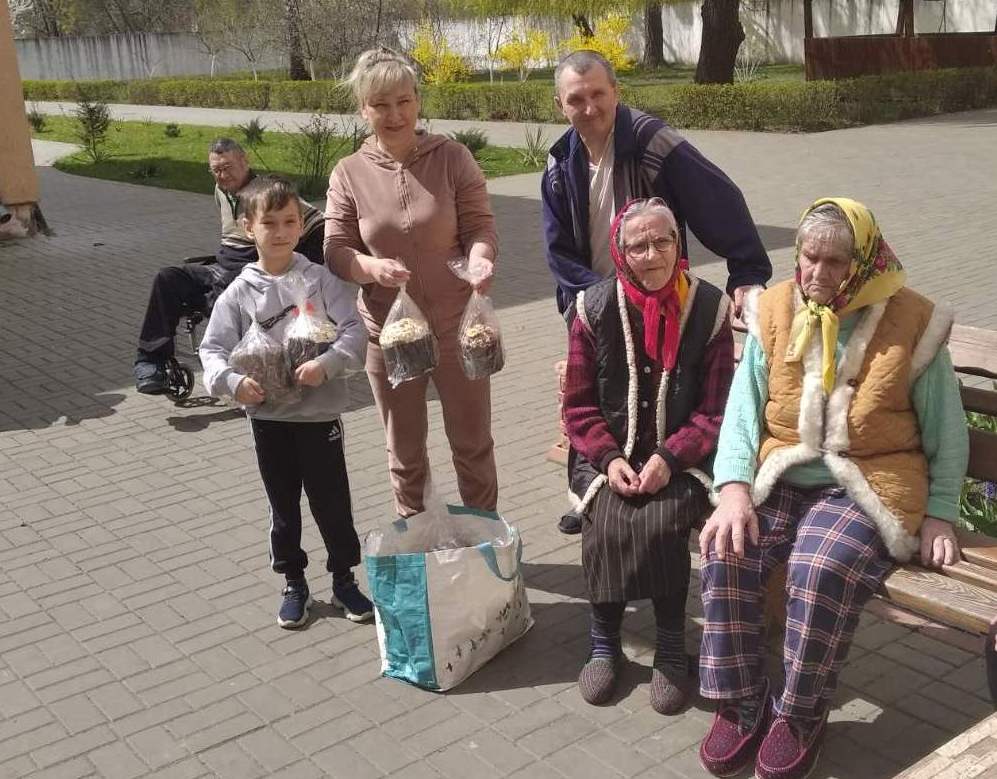 Підопічні територіального центру соціального обслуговування отримали подарунки до свята