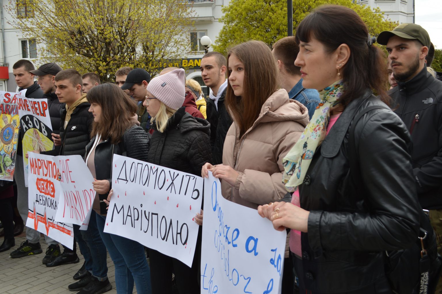 Врятуйте Маріуполь: у Ковелі пройшла акція на підтримку мирних жителів міста та його захисників. ФОТО