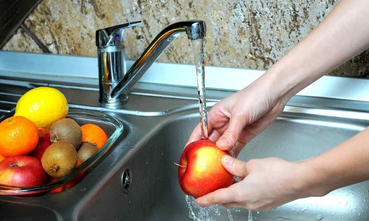 Ви цього точно не знали: навіщо мити фрукти з содою та оцтом